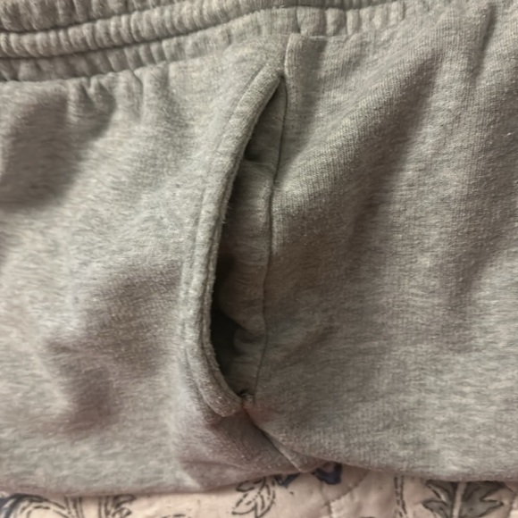 American Eagle Sweat Shorts - Picture 3 of 8